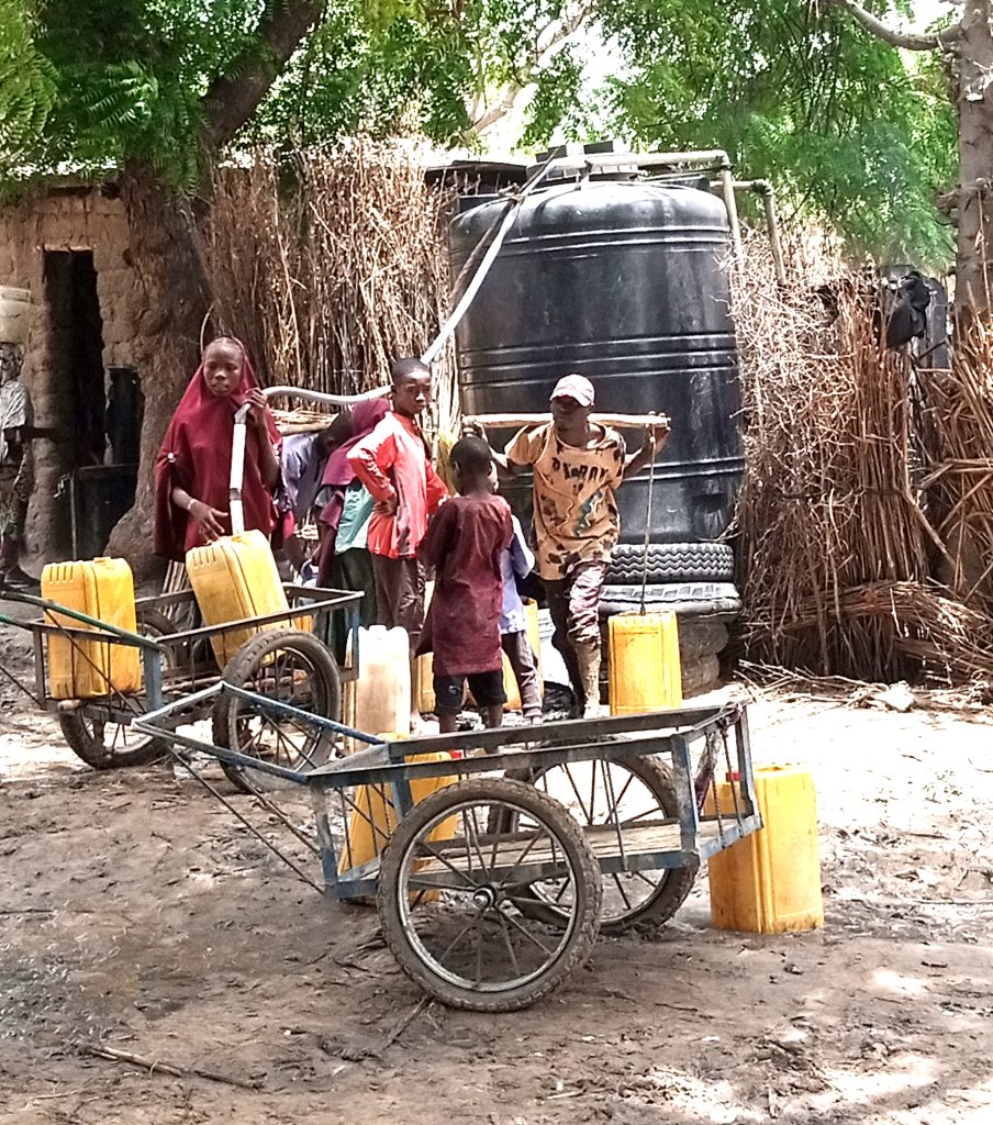 aep-904x1024 Inondations 2024 au Niger : L’UNICEF et la Suède manifestent ensemble leur solidarité au Gouvernement