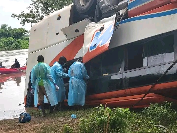 ACCI-STM-1 Sécurité routière : Le bilan de l’accident survenu sur le pont du fleuve Ouémé au Bénin s’est alourdi