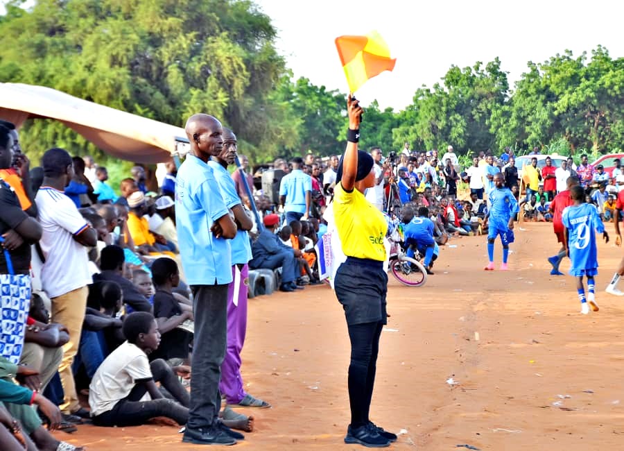 ARBITRE 8ième Edition du Tournoi des Grandes Vacances TGV CHILDRENS OF TENERE : ONZE-PRO remporte la coupe face à GUERRIER FC