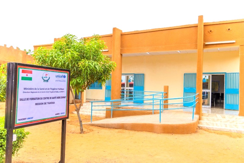 TS-4 Santé : en appui à l’État du Niger, l’UNICEF offre un outil de formation vital au centre mère-enfant de Tahoua